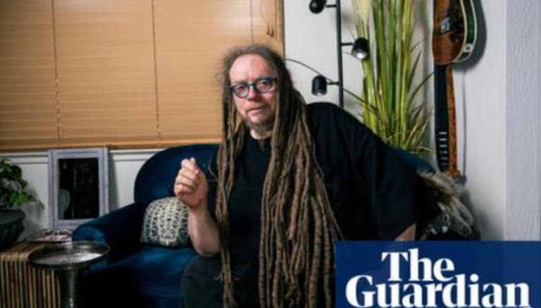 Jaron Lanier: "Il pericolo non è che l'intelligenza artificiale ci distrugga. È che ci faccia impazzire".