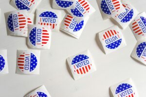 stickers tondi con bandiera americana e scritta " I VOTED"