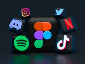 Immagine rappresentante vari loghi di social media, ognuno in cubi tridimensionali arrotondati neri, in un sfondo nero.