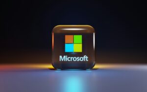 Logo Microsoft in un cubo trasparente in 3D con gli spigoli e angoli arrotondati.
