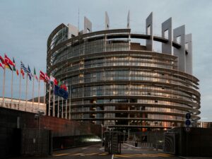Immagine parlamento europeo di Strasburgo, visto da fuori.
