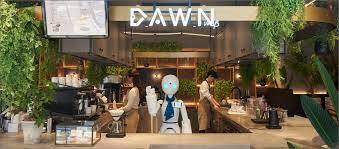 foto del robot cafè di Tokyo con in prima vista l'androide cameriere