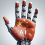 Immagine di una mano robot molto simile a quella umana con sul palmo della mano rappresentata la bandiera cinese con la scritta "AI". Immagine generata tramite DALL-E 3 da Marta Baronio